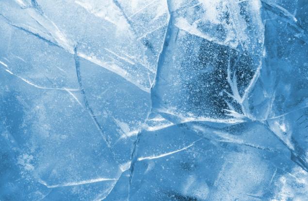 Физици откриха нова странна тетрагонална фаза на водния лед