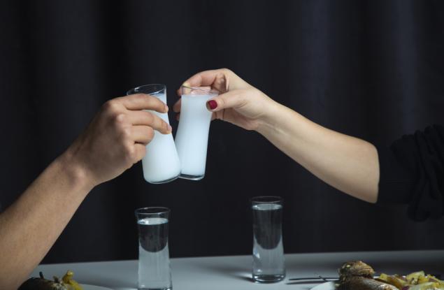 Виц: Ако една жена пие ракия всяка вечер с мъжа си