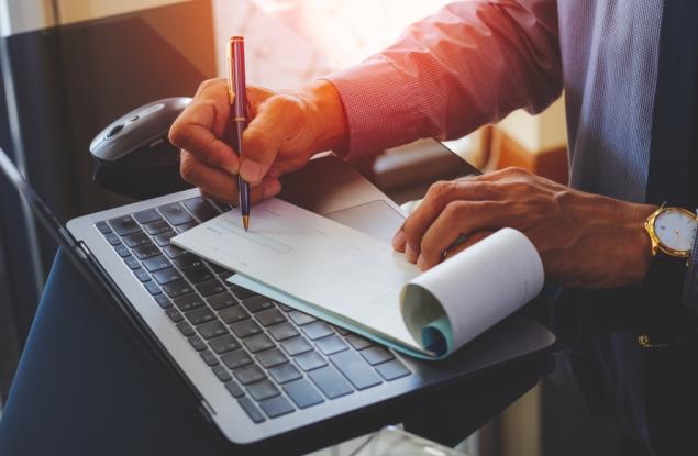 Виц: Щом се върне счетоводителят