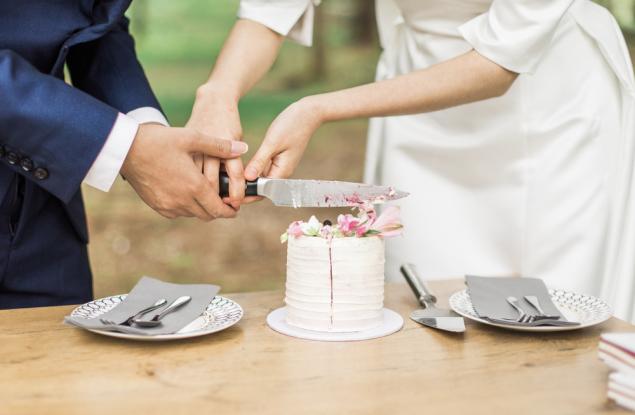Двойките, които харчат по-малко пари за сватбата си, имат по-големи шансове да останат заедно