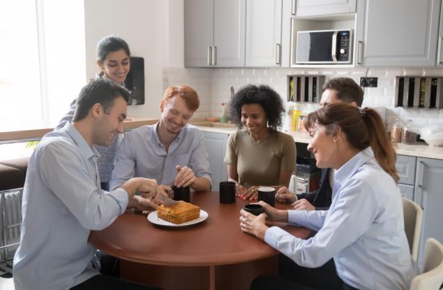 Приятелството на работното място удължава живота