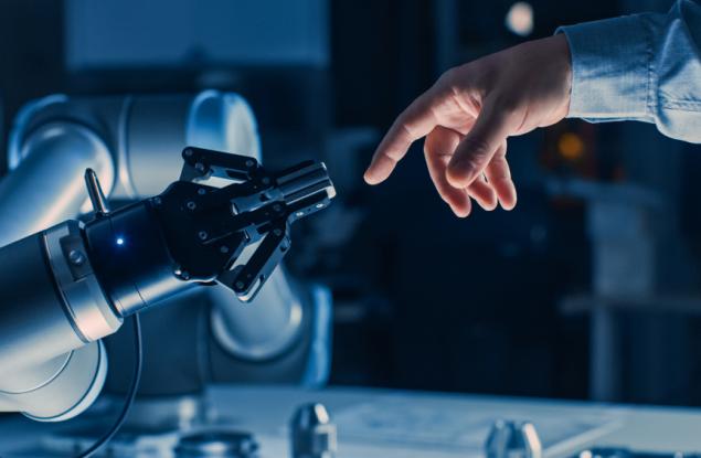 Български учени учат ръка-робот да помага на хора със специални потребности