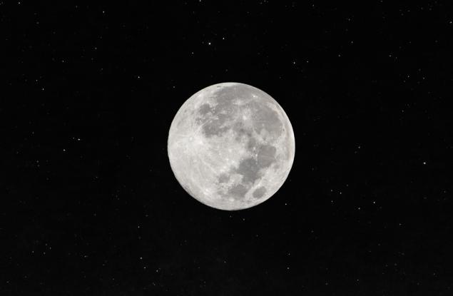 Луната през идното пълнолуние няма да е розова, но през май ще е червена