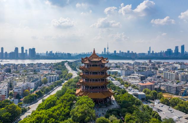 Мистериозен вирус разболя десетки души в китайския град Ухан