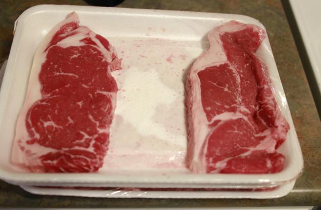 Червената течност в пакетираното месо не е кръв. Какво е тогава?