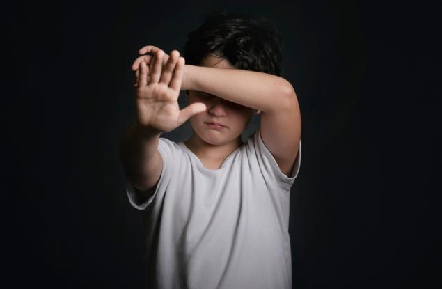 Когато дете удари друго дете, е агресия. Когато възратен удари дете, е дисциплина