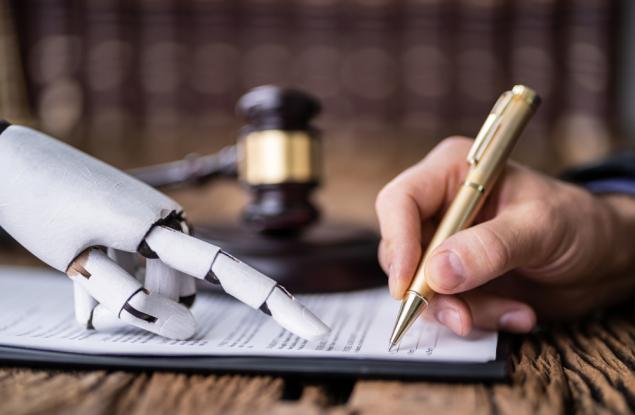 Хванаха адвокат от Ню Йорк да използва ChatGPT, след като е цитирал дела, които не съществуват