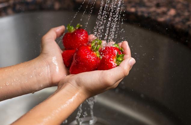 Как най-правилно да миете ягодите