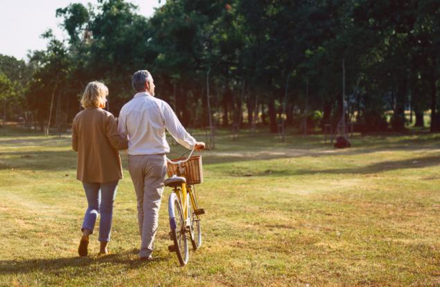От коя страна на мъжа трябва да стои жената? 