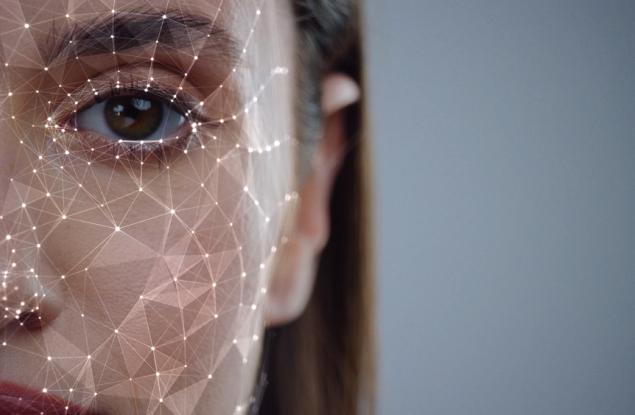 Китайски учени създадоха преносим сензор, способен да следи изражението на лицето