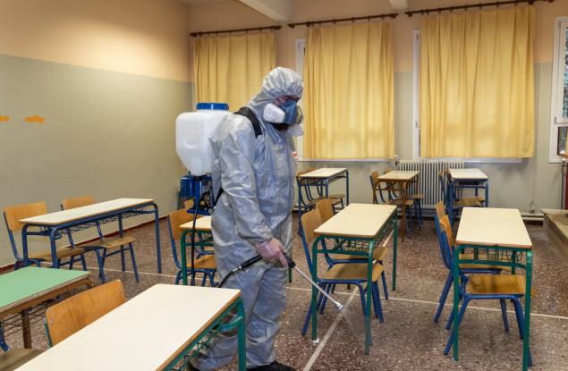 Covid-19 може да издържи до 72 часа върху дръжките на вратите и до 3 часа във въздуха