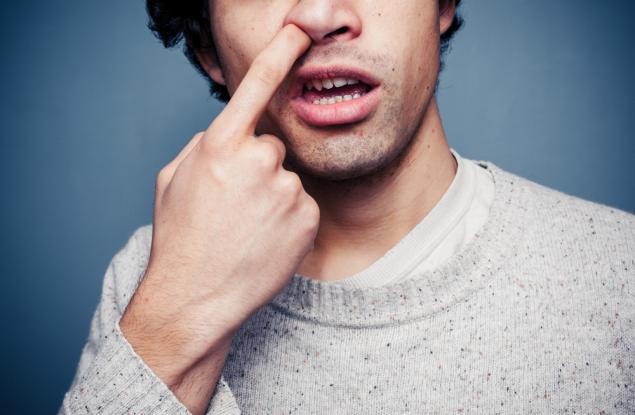 Бъркането в носа или махането на космите в носната кухина може да увеличи риска от Алцхаймер