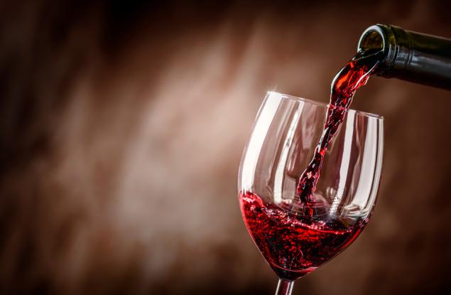 Учени обясниха защо червеното вино предизвиква главоболие 