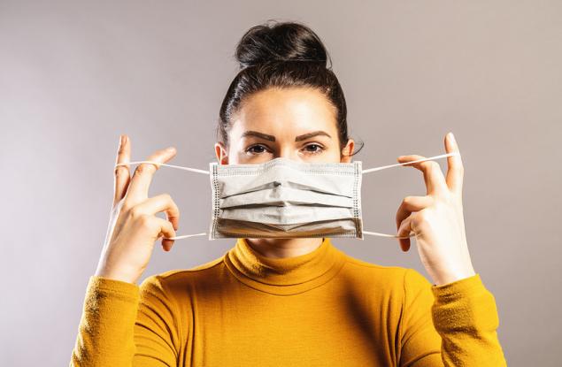 Д-р Фаучи: Има смисъл от носенето на две маски, ето как да го правим правилно