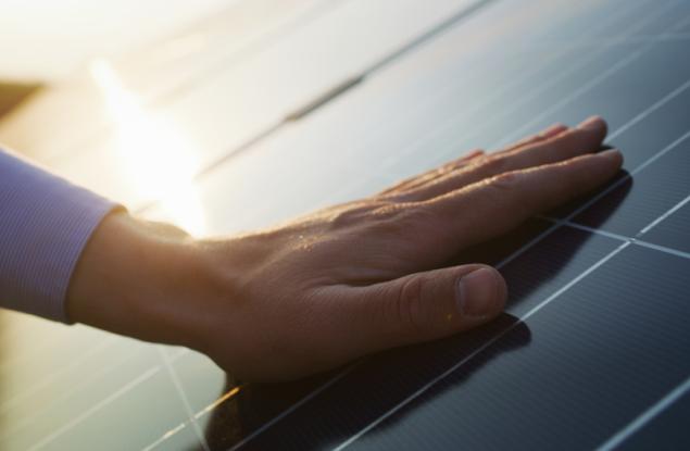 Учени проследиха загадъчни частици, които могат да направят слънчевите клетки по-ефективни