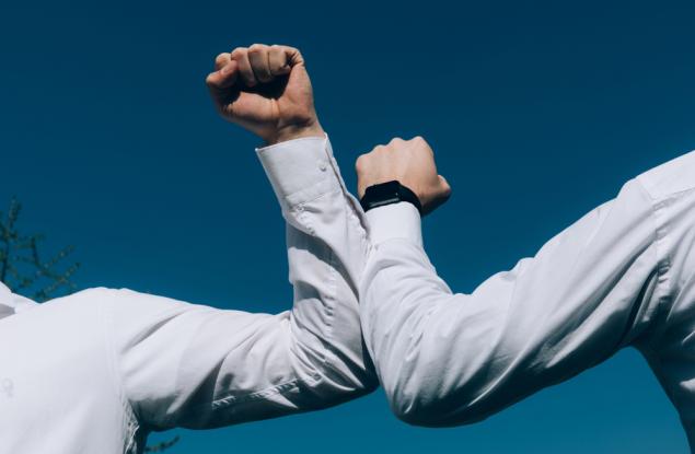 Човешките рамене и лакти са се развили като спирачки за маймуните 