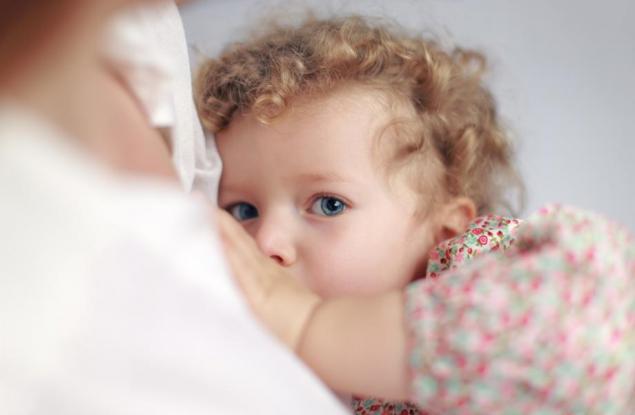 До каква възраст да кърмите бебето