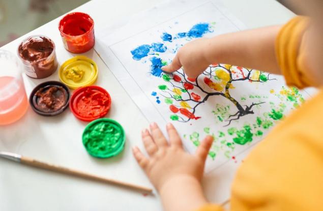 Как да ангажирате вниманието на 2-годишното дете