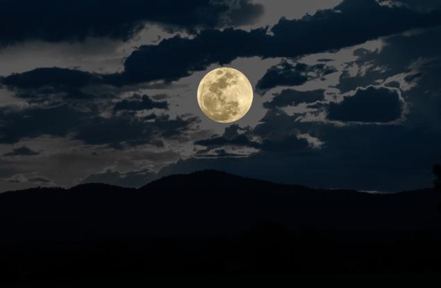 Пълнолунието променя начина, по който спим, без дори да го осъзнаваме