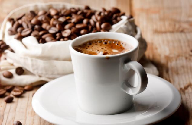 Учени: Кафето „заблуждава” биологичния ни часовник