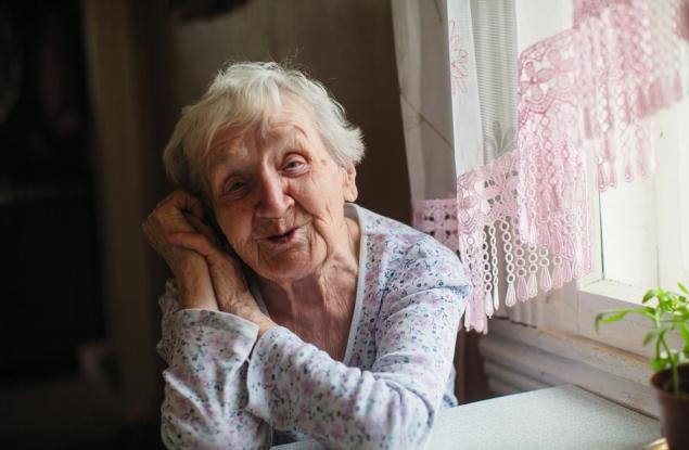 Виц: Бабо, защо каза на доктора, че си на 70?