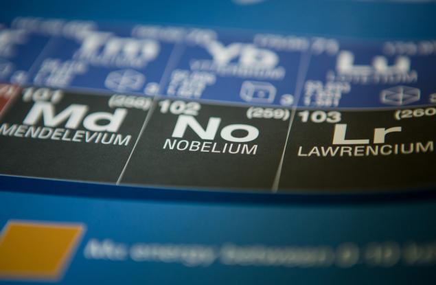 Физици в Русия синтезираха най-лекия изотоп на нобелия за първи път в света