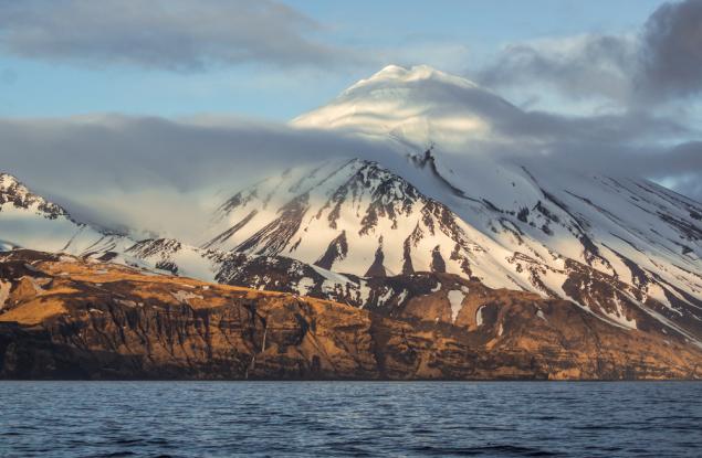 Три вулкана в Аляска изригнаха едновременно