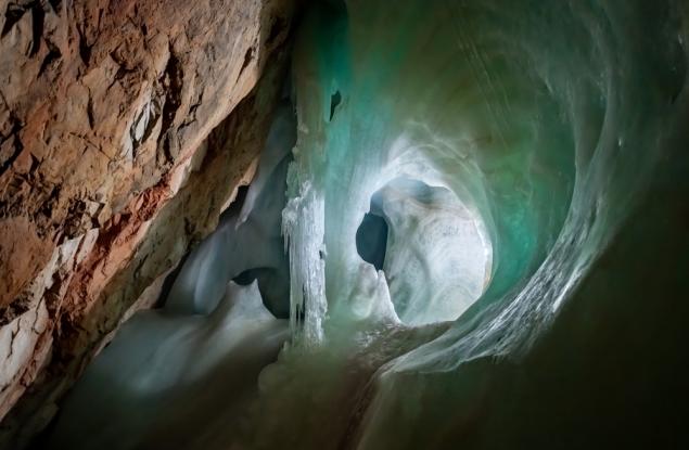 Тайни от 100 милиона години: Пещерата на ледените гиганти