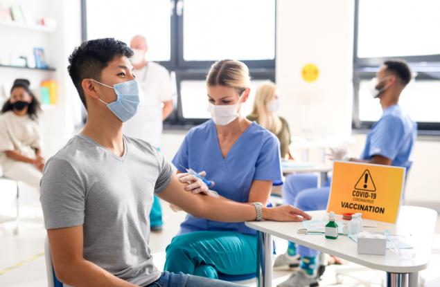 Ваксините срещу COVID-19 са намалили случите на хоспитализация и предаването на вируса