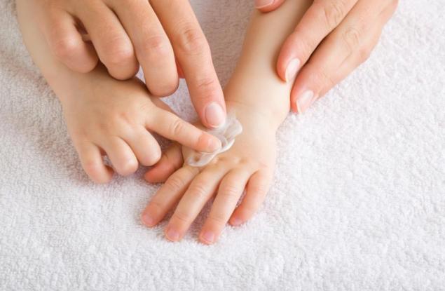 Как да осигурим подходяща хидратация на бебешката кожа