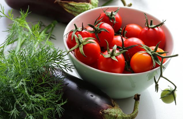 Патладжан с чери домати на фурна