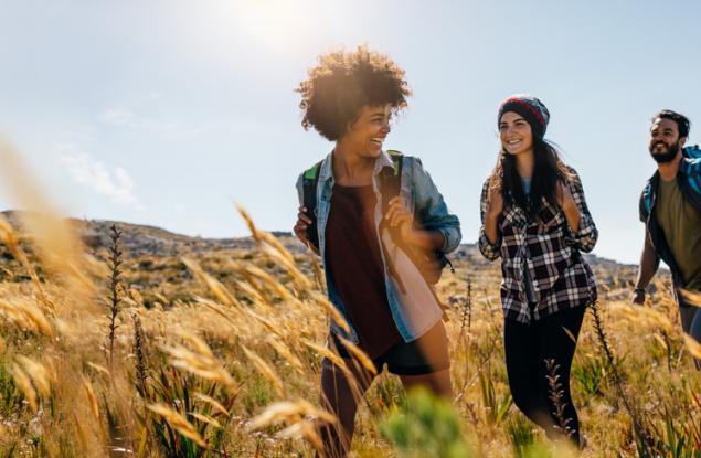 За да се предпазите от деменция, срещайте се с приятели и се разхождайте