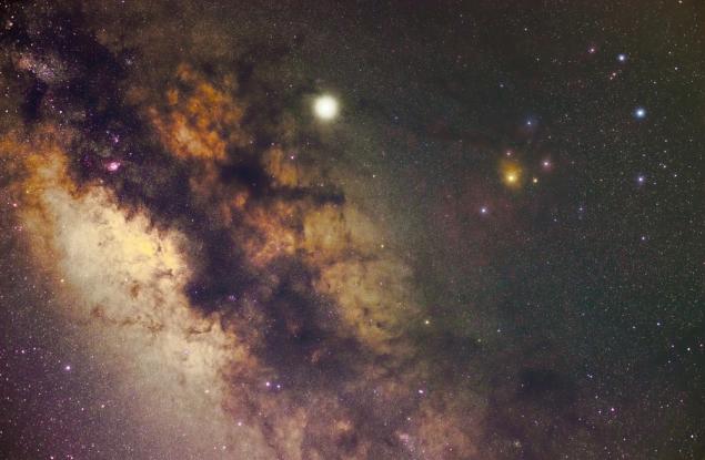 Сърцето на Млечния път пулсира със загадъчен сигнал