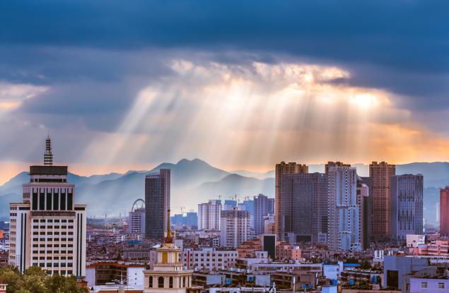 Вижте как разрушават едновременно 15 небостъргача