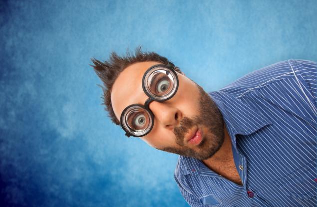 Виц: Ходи бавно - бавно, стъпва тежко - тежко. Що е то?