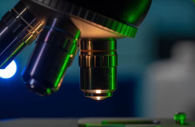 "Бащите" на квантовите точки, които придадоха цвят на нанотехнологията, спечелиха Нобелова награда за химия 