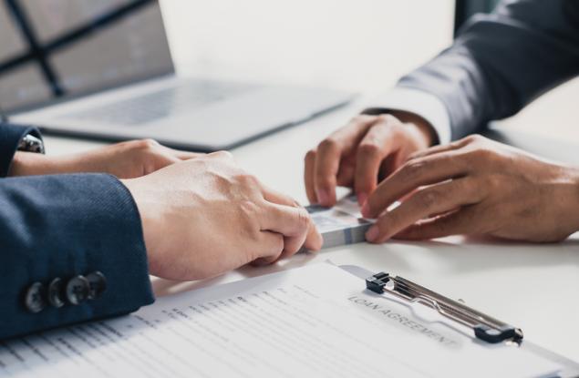 Виц: Как се казва, когато те бият, за да си върнеш заема?