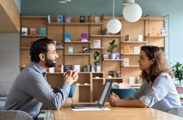 Виц: Умният мъж задава въпроса така