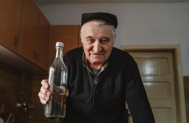 Виц: Врачанин за молекулите на ракията