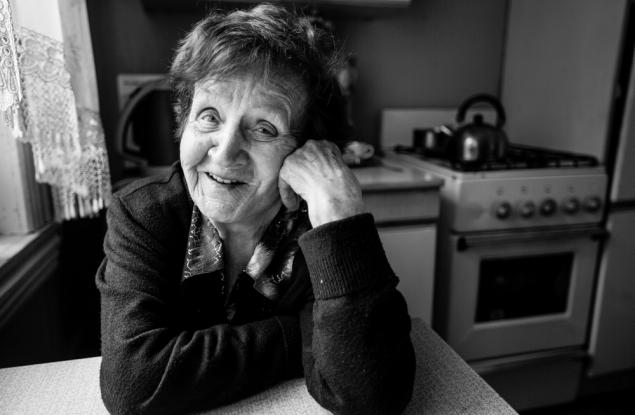 Виц: Баба чака пред кабинета на кардиолог