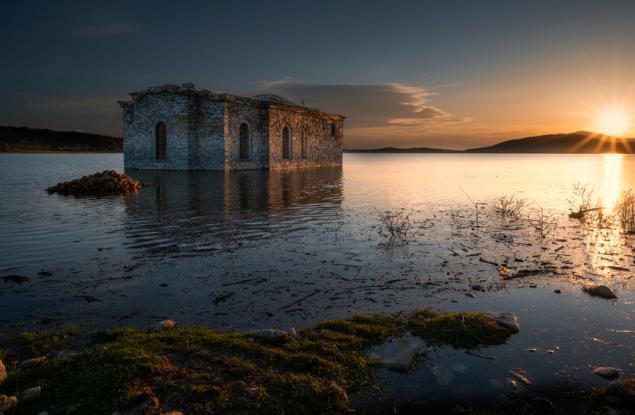 „Потопената църква“ – безмълвен спомен от друго време
