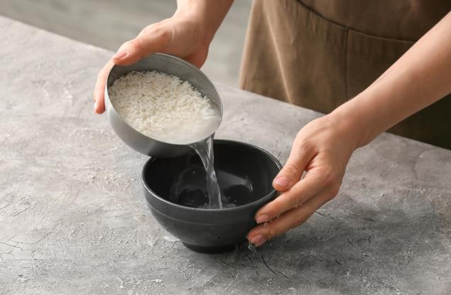 Защо не бива да изхвърляте водата, с която сте измили ориза