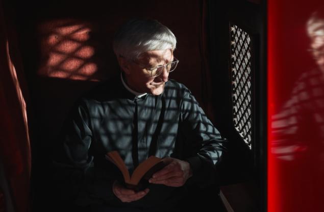 Виц: Отче, извърших грях!