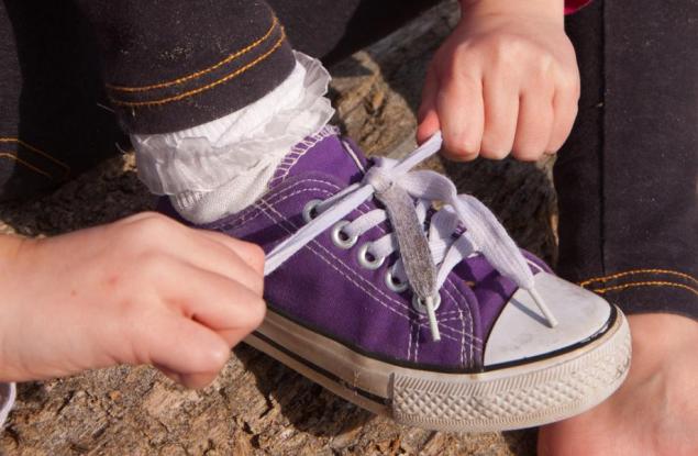 Как да научите децата да си връзват обувките