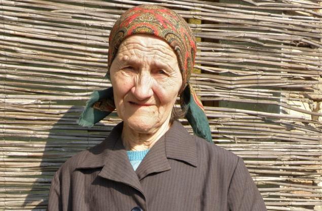 Виц: Фейсбук е досущ като баба ми
