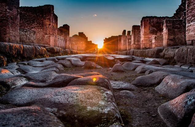 Жертвите в Помпей се дължат не само на вулкана Везувий, но и на земетресение 