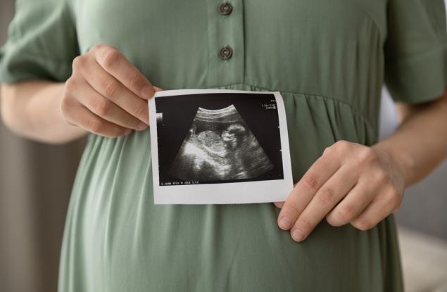 Майка забременя, докато е бременна, и роди 2 бебенца след 3 спонтанни аборта
