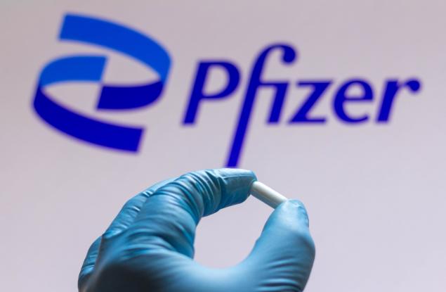ЕМА одобри прилагането в ЕС на хапчето на Pfizer за лечение на Covid-19