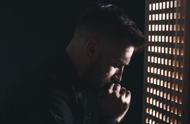 Виц: Отче, съгреших с попчето от съседното село