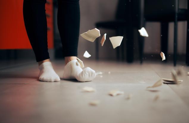 Виц: Сине, донеси ми десетина по-стари чинии от кухнята